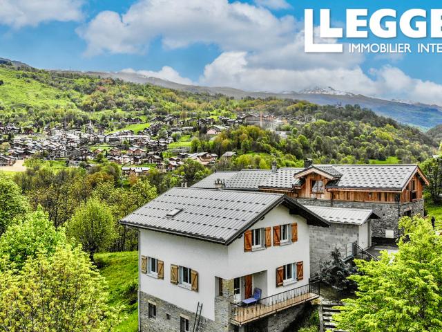 Chalet individuel familial avec jardin et vues à vendre au cœur des Trois Vallées