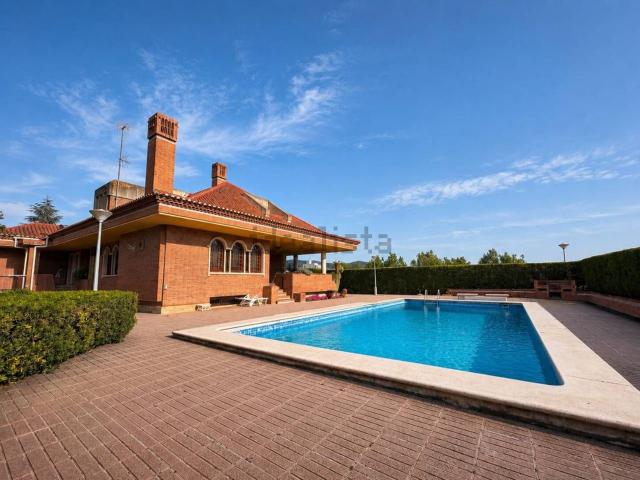 Chalet, Ibi