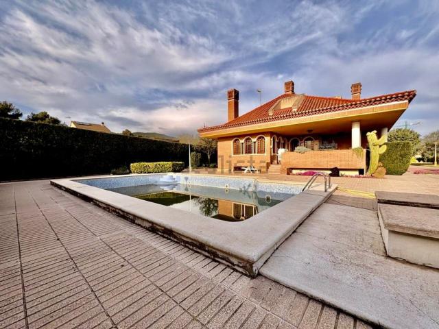 Chalet, Ibi