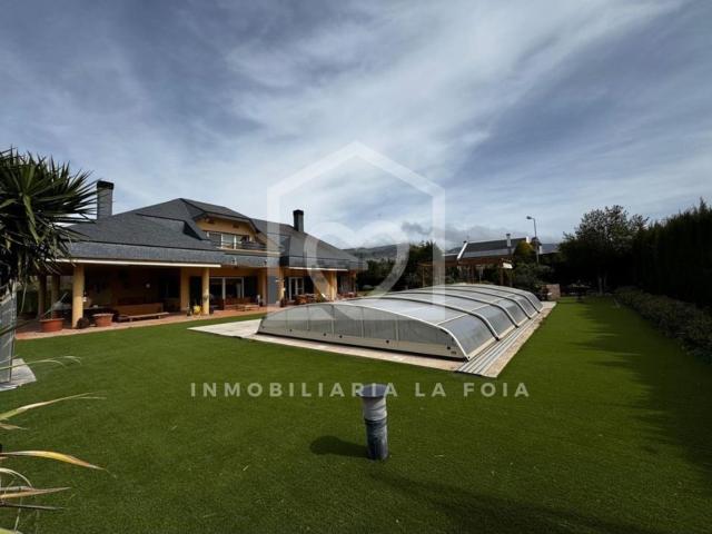 Chalet, Ibi