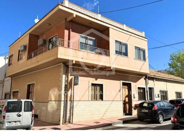Chalet, Ibi