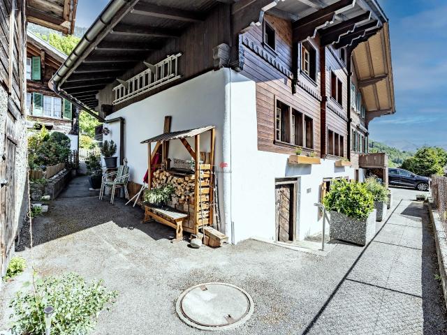 Chalet Idylle mit Renditepotenzial – 3 Einheiten unter einem Dach! Dreamo. Ch