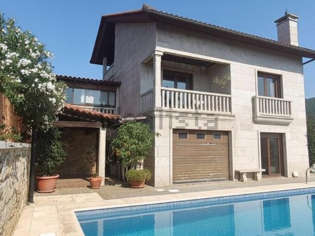 Chalet, O Rosal
