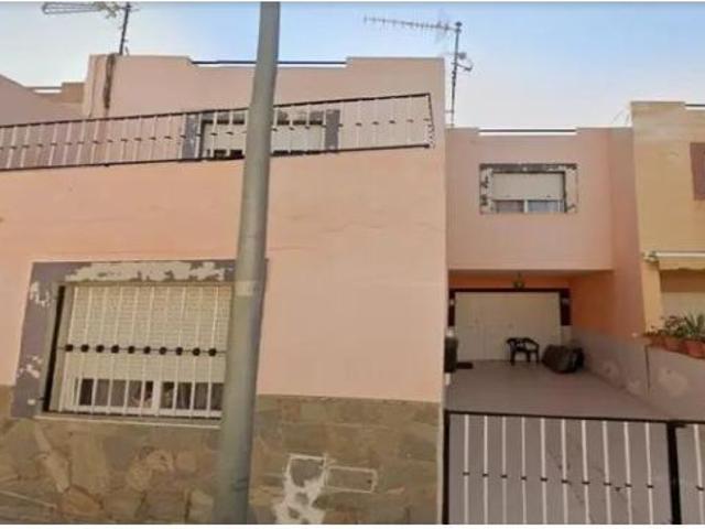 Chalet OCUPADO en venta en Almería