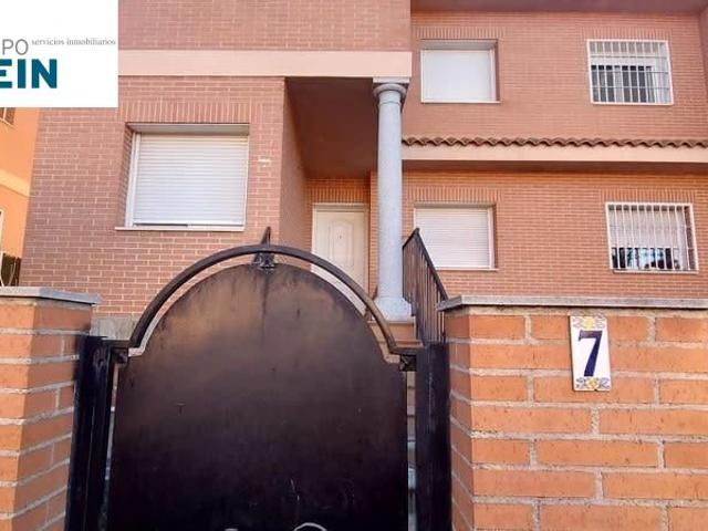 Chalet OCUPADO pareado a la venta en UGENA