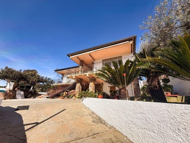Chalet, Olesa de Bonesvalls