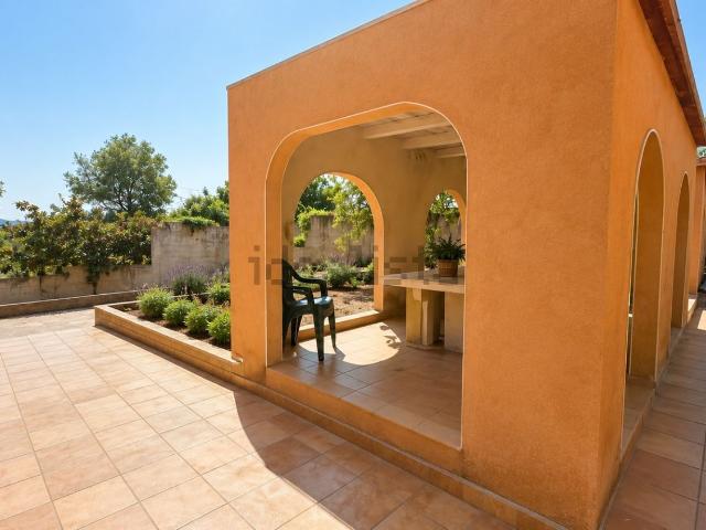 Chalet, Olivella