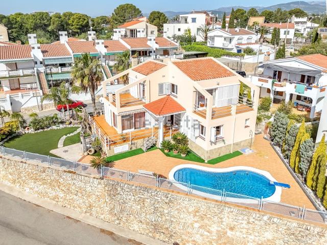 Chalet, L&apos Ampolla