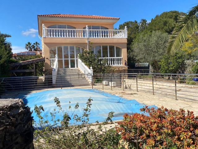 Chalet, L&apos Ampolla