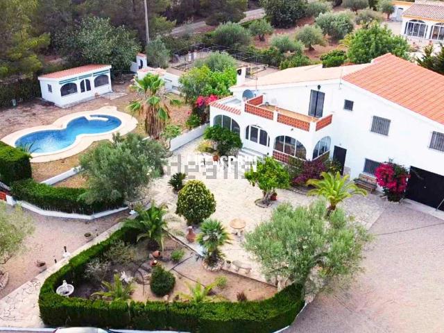 Chalet, L&apos Ampolla