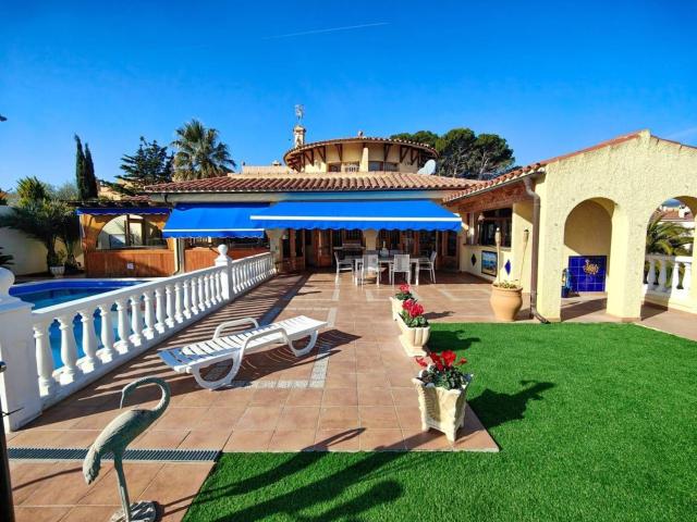 Chalet, L&apos Ampolla