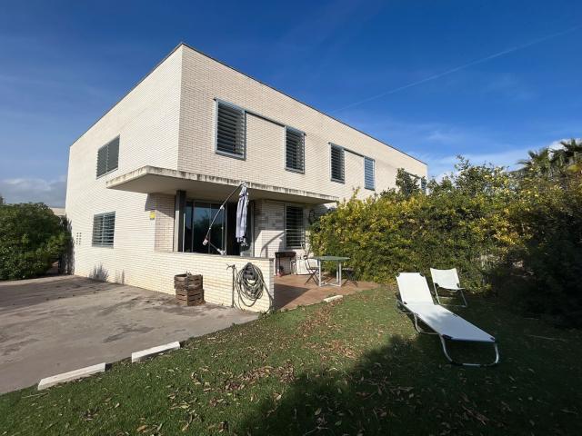 Chalet, L&apos Ampolla