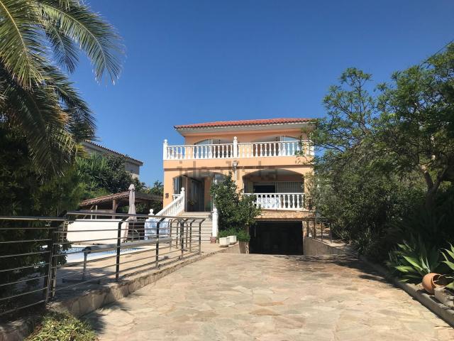 Chalet, L&apos Ampolla