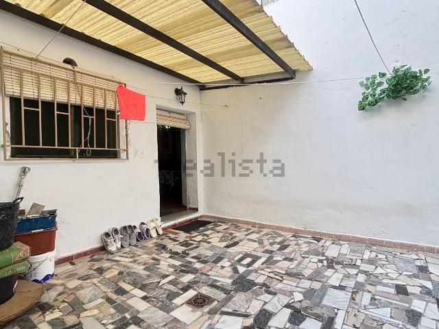 Chalet, Loja