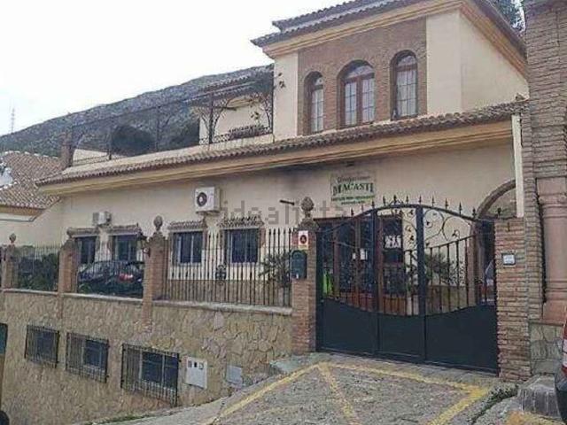 Chalet, Loja