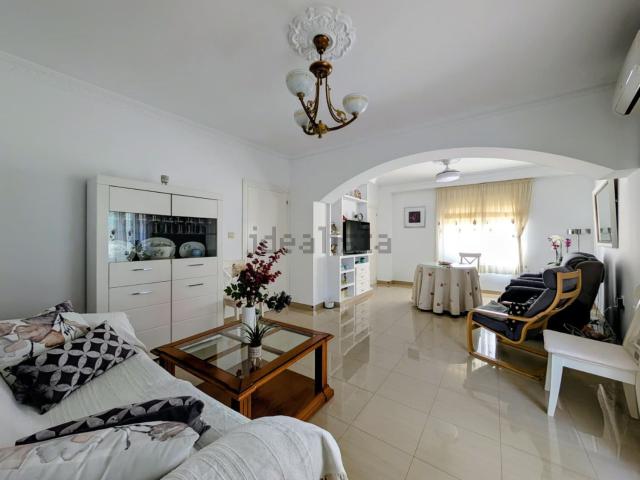 Chalet, Loja