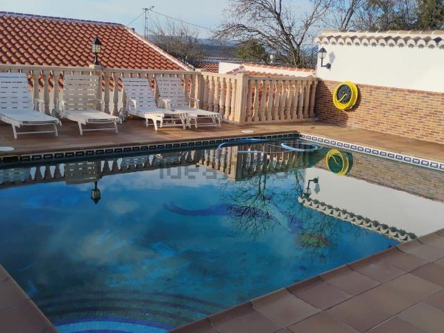 Chalet, Loja