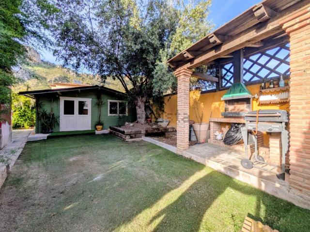 Chalet, Loja