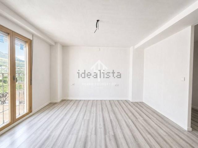 Chalet, Loja