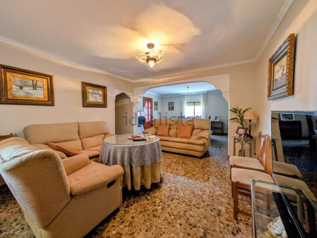 Chalet, Loja