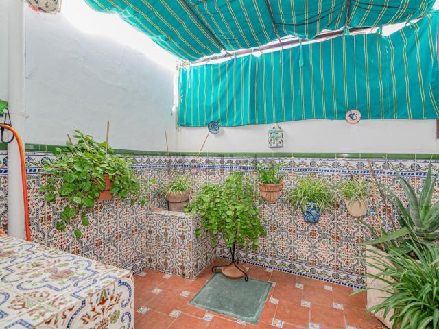 Chalet, Loja