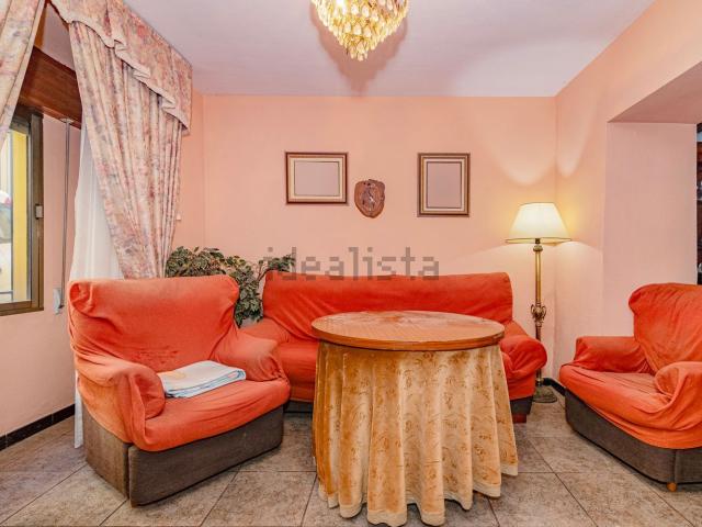 Chalet, Loja