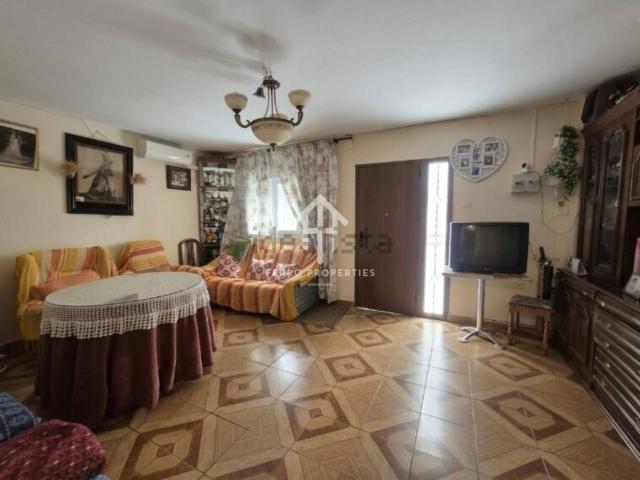 Chalet, Loja
