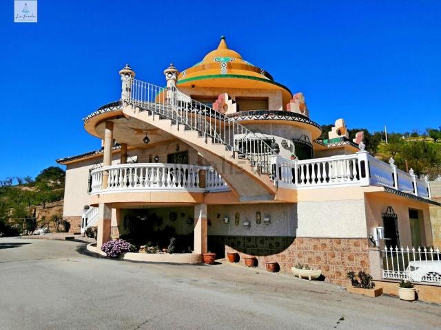 Chalet, Loja