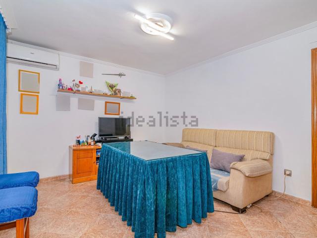 Chalet, Loja