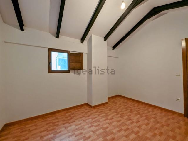 Chalet, Loja
