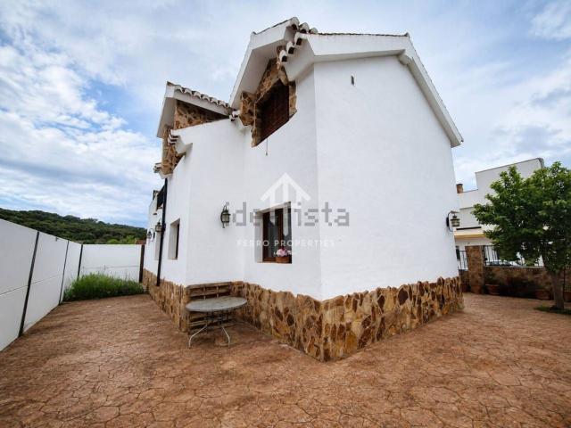 Chalet, Loja