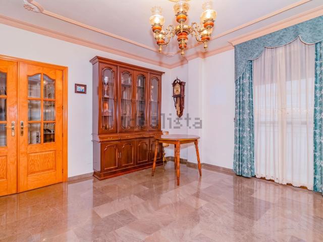 Chalet, Loja