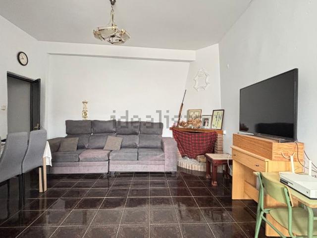 Chalet, Loja