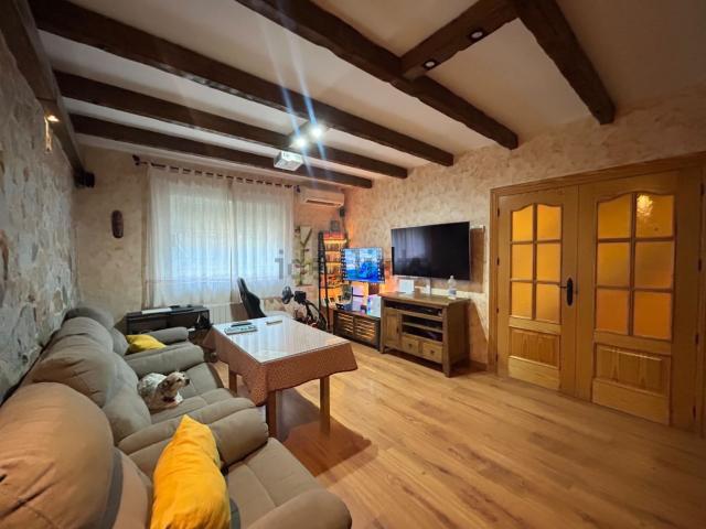 Chalet, Loja