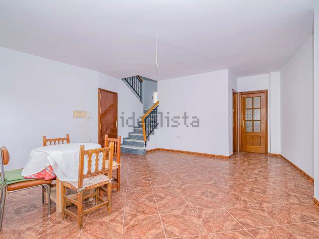 Chalet, Loja