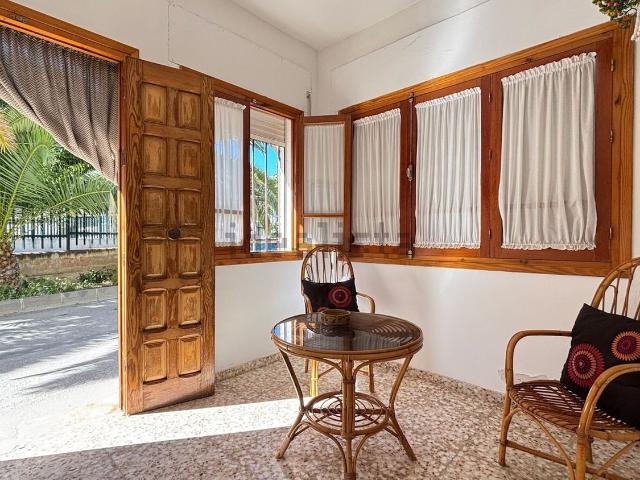 Chalet, Loja