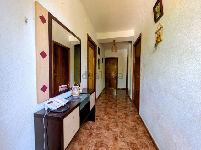 Chalet, Loja