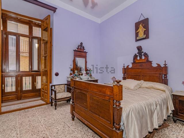 Chalet, Loja