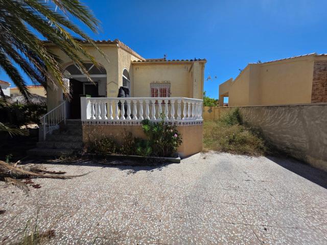 CHALET LOLA URB. LA MARINA