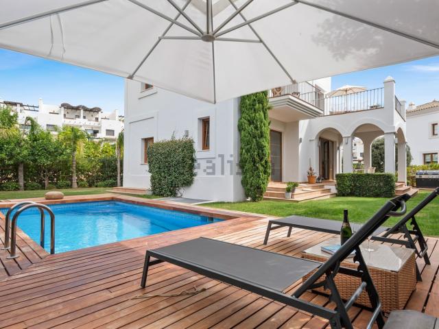 Chalet, La Concha Resina Golf, Estepona