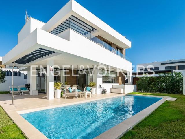 Chalet, La Concha Resina Golf, Estepona