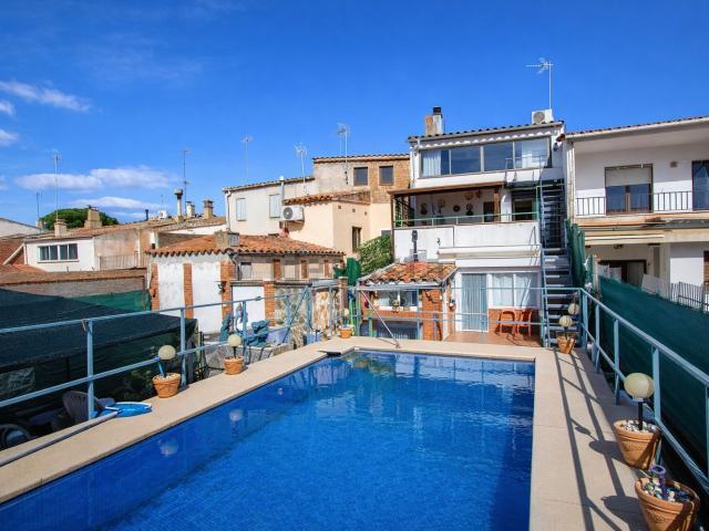 Chalet, La Bisbal d&apos Empordà