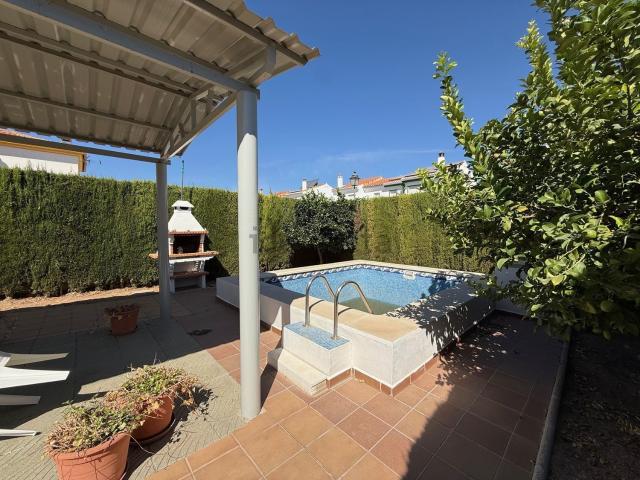 Chalet, Lachar