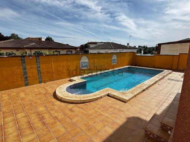 Chalet, Lachar