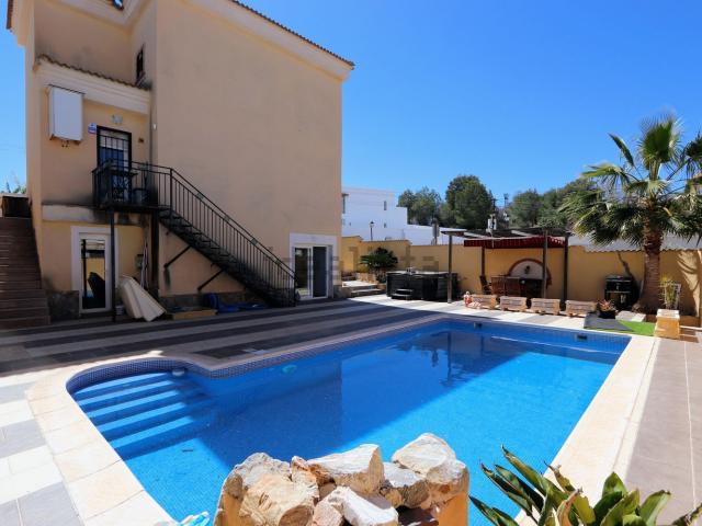 Chalet, Las Filipinas, Orihuela