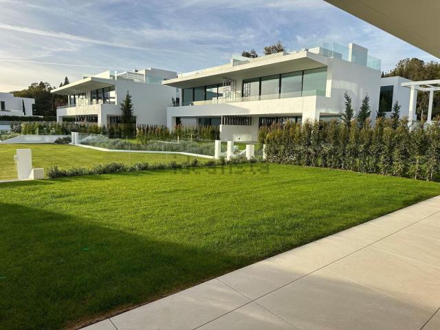 Chalet, Las Lomas de Río Verde, Marbella