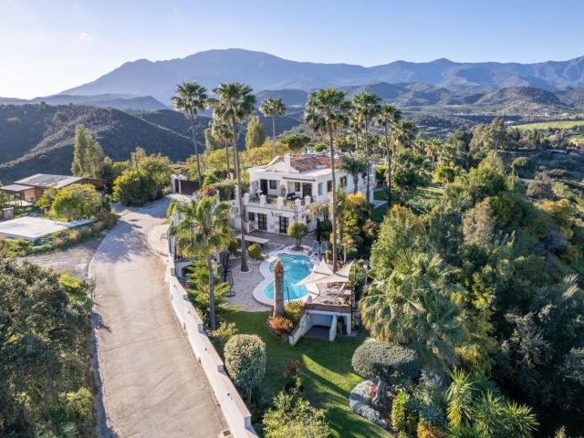 Chalet, Las Lomas, Estepona
