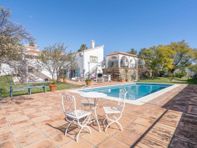 Chalet, Las Lomas, Estepona