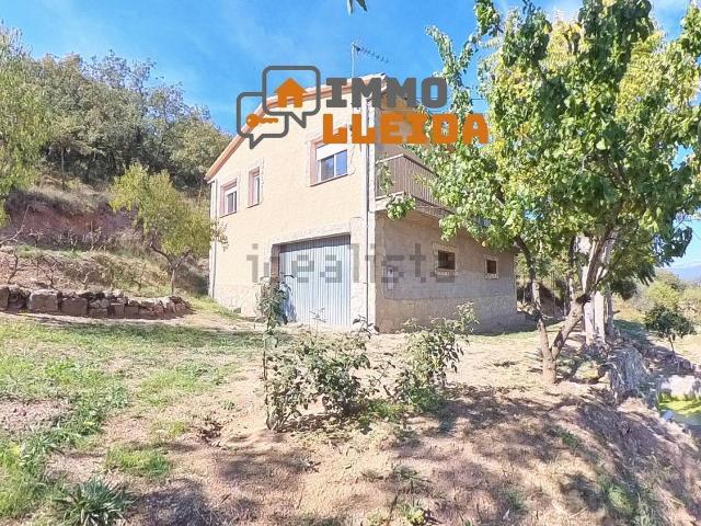 Chalet, Les Avellanes i Santa Linya