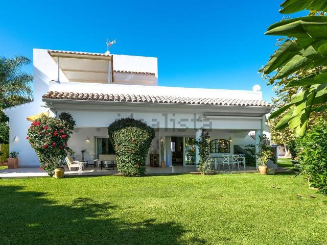 Chalet, Linda Vista Nueva Alcántara Cortijo Blanco, Marbella